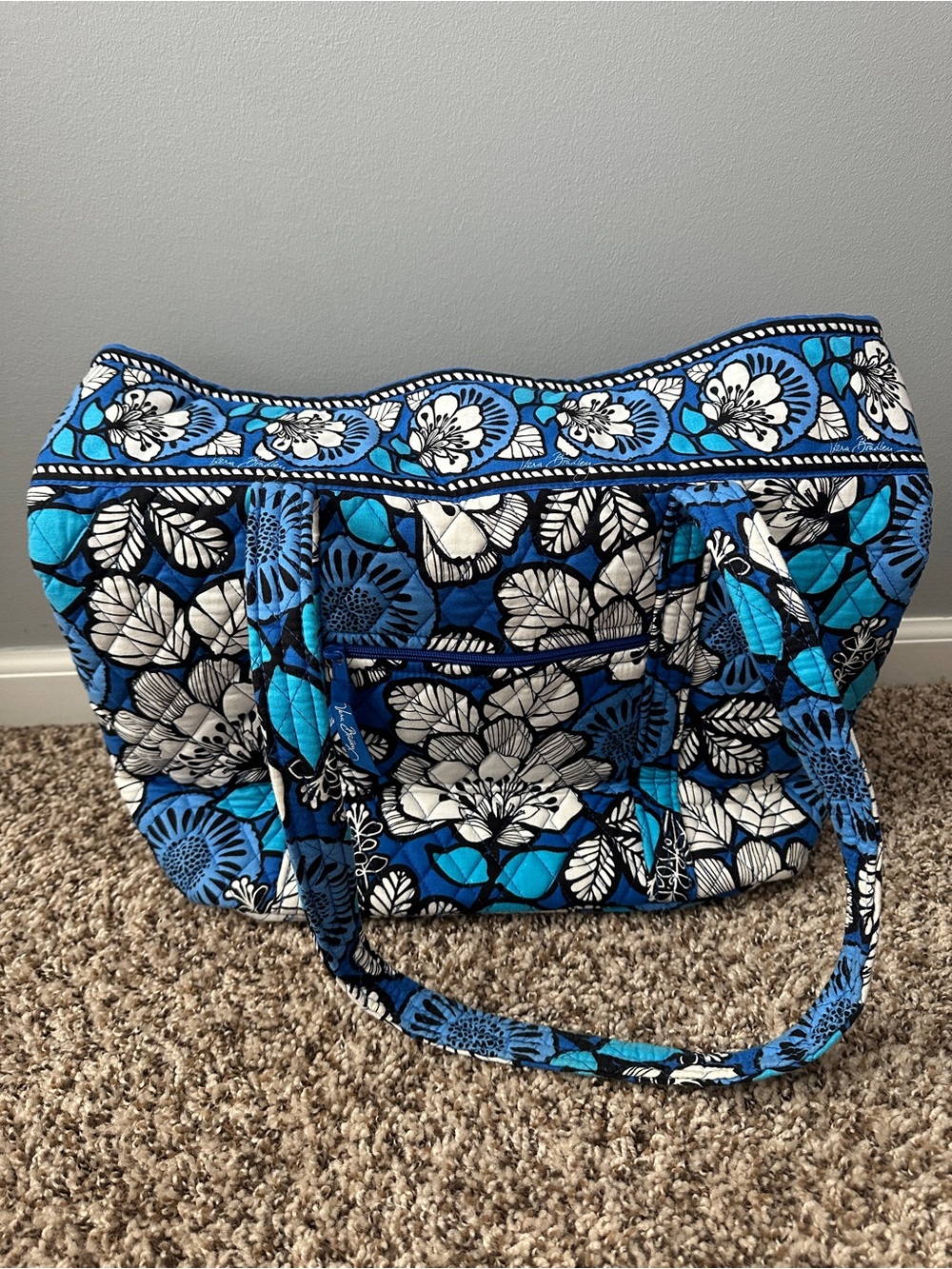 Vera Bradley Blue & White Floral Quilted 5 Piece Travel Bag Set - Picture 9 of 9